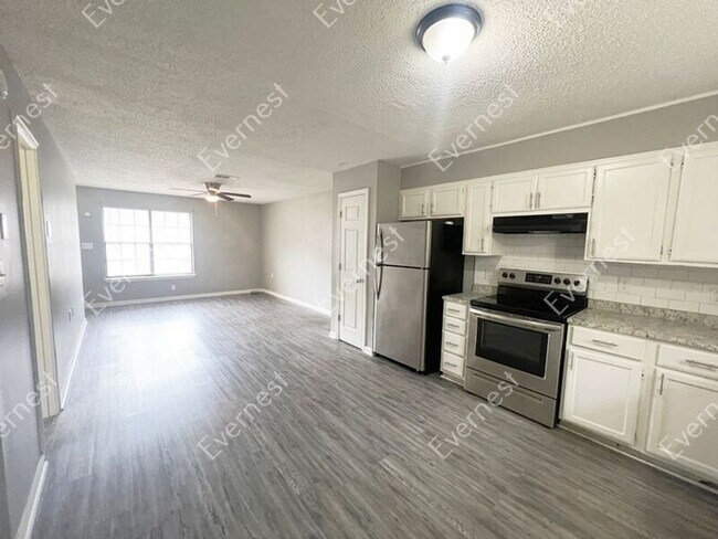 Photo - 1800 Labette Manor Dr Unit 8