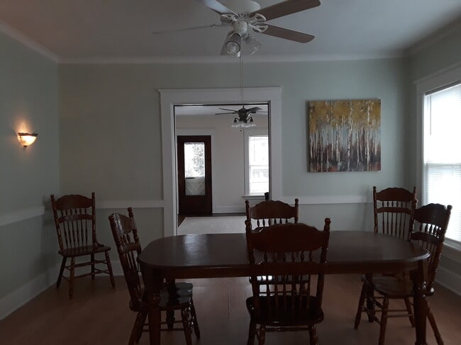 Photo - 630 E 6th St Unidad 2nd flr