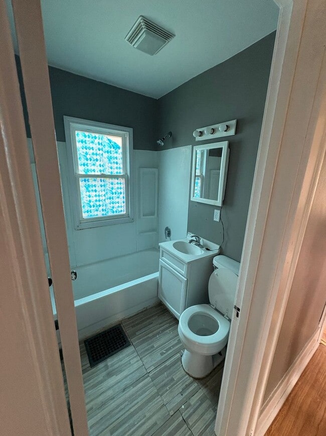 Photo - 836 Dawson St