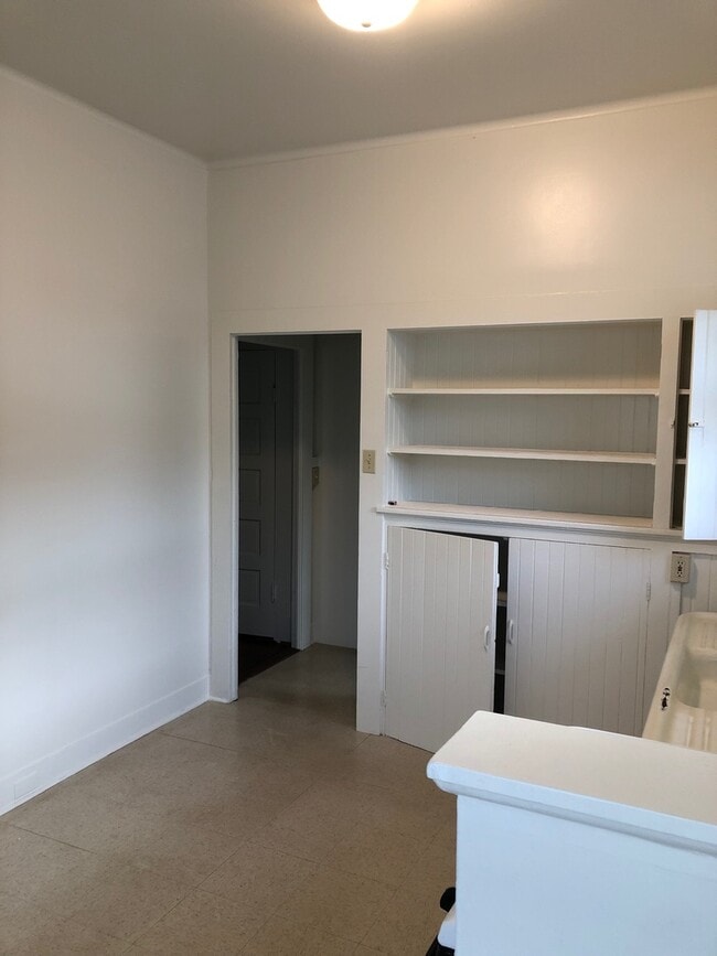 Charming Studio w/ Full Kitchen in Kaimuki! Rental House Rental in