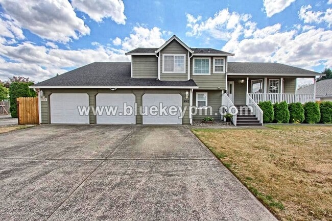 Building Photo - 4 Bed, 2 Bath Home in Well Established Nei...