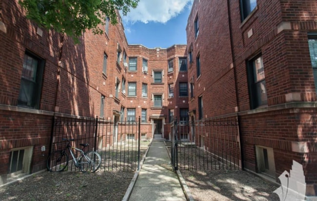 Photo - 4725 N Leavitt St Unidad 1