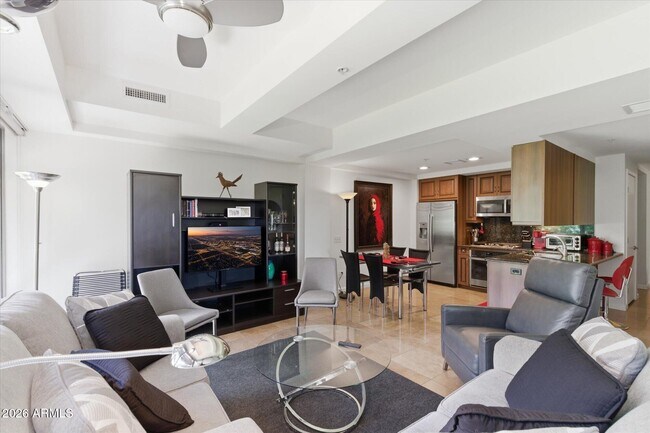 7137 E Rancho Vista Dr Unidad 2009
