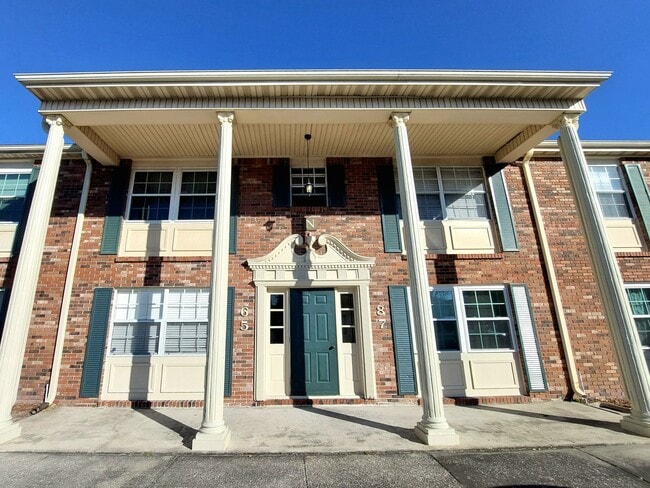 Building Photo - Beautiful 2 Bedroom, 1 Bathroom Condo in the Lake Bentley Shores Community of Lakeland