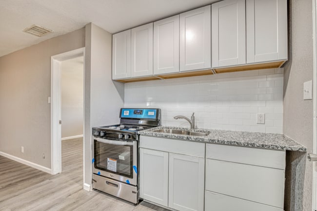 Photo - 8709 Lawson St Unit 6