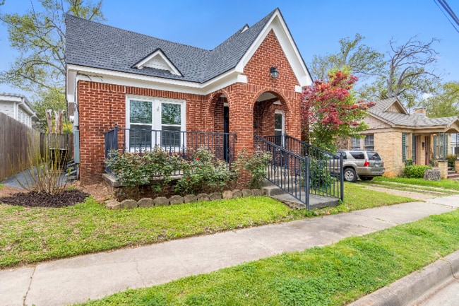 Photo - 315 E 1st St