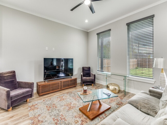 Photo - 1322 Strickland St