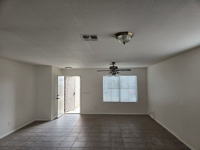 Photo - 3 bed 2 bath in Goodyear! No HOA