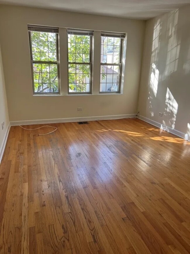 Photo - 3339 N Lamon Ave Unit 2