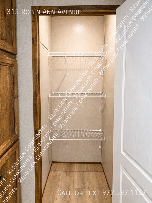 Photo - 315 Robin Ann Ave