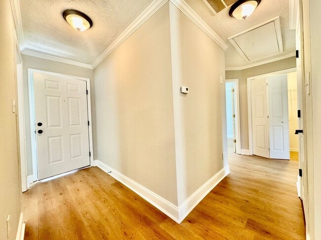 Photo - 609 Clifden Ct