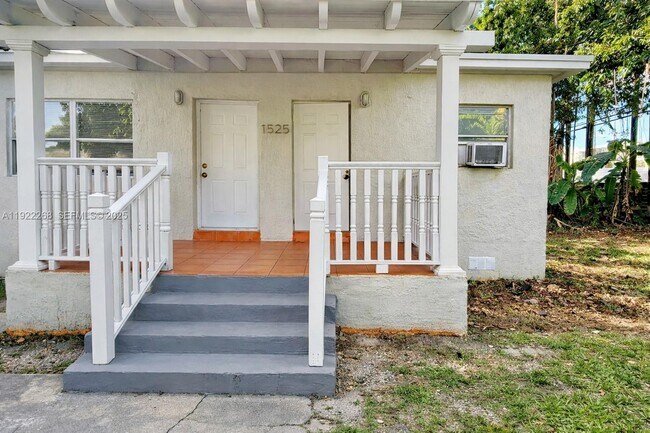 Building Photo - 1523 NE 110th Terrace Unit 1525