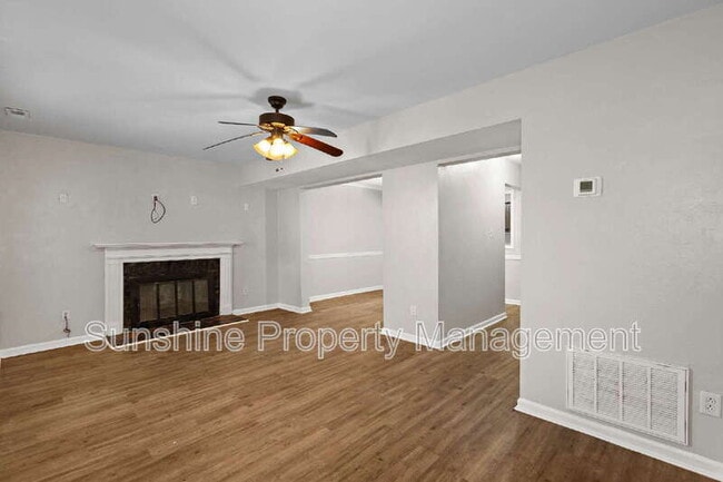 Photo - 2905 Radcliffe Ln N