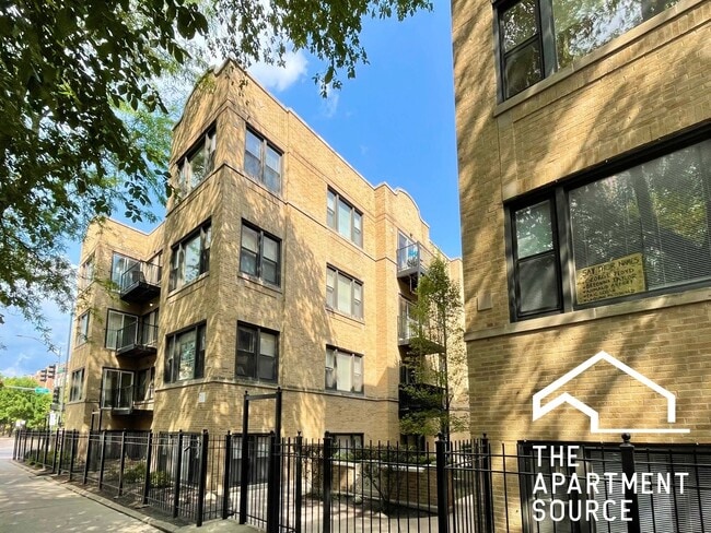 Building Photo - 3347 W Wilson Ave Unit 1N