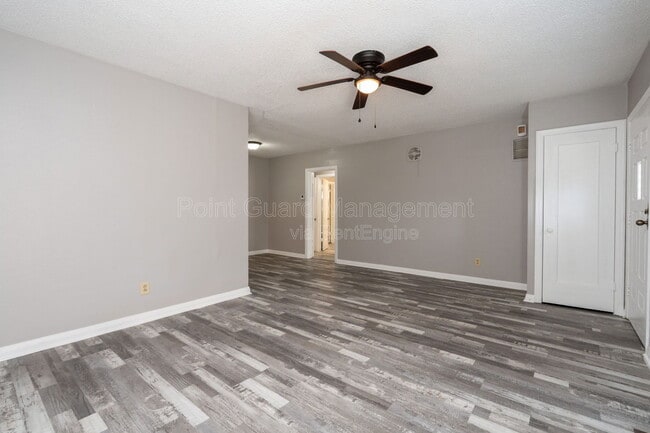 Photo - 4722 E Elm St