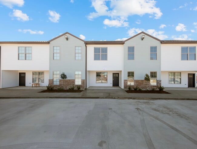 Building Photo - 139 Iberia St Rental