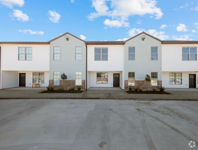 Building Photo - 139 Iberia St Rental