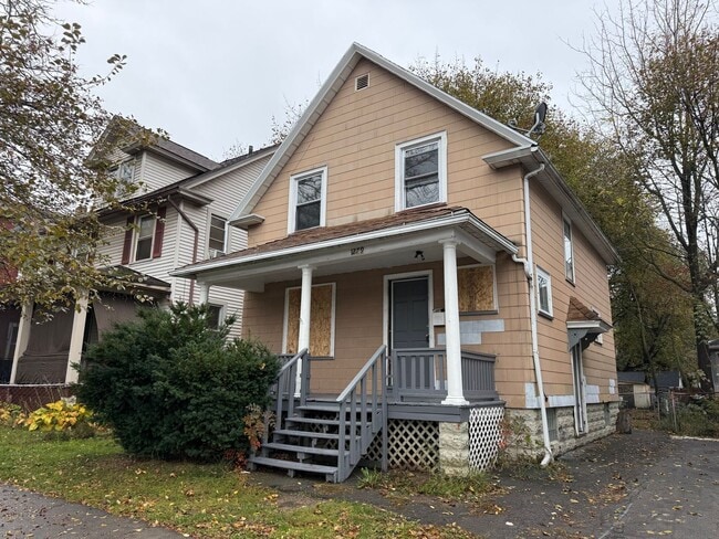 Photo - NICE 3 BEDROOMS WITH FULL BATH MOVE-IN READY!