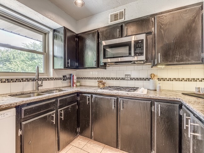 Building Photo - 2615 NW 63rd St