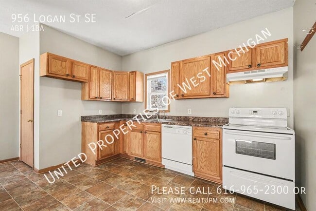 Photo - 956 Logan St SE