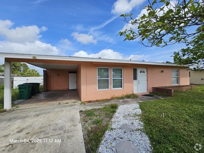 Building Photo - 1297 SE Petunia Ave Rental