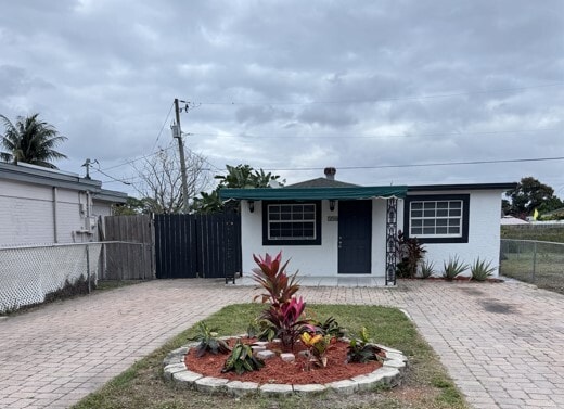 Building Photo - 350 Walker Ave