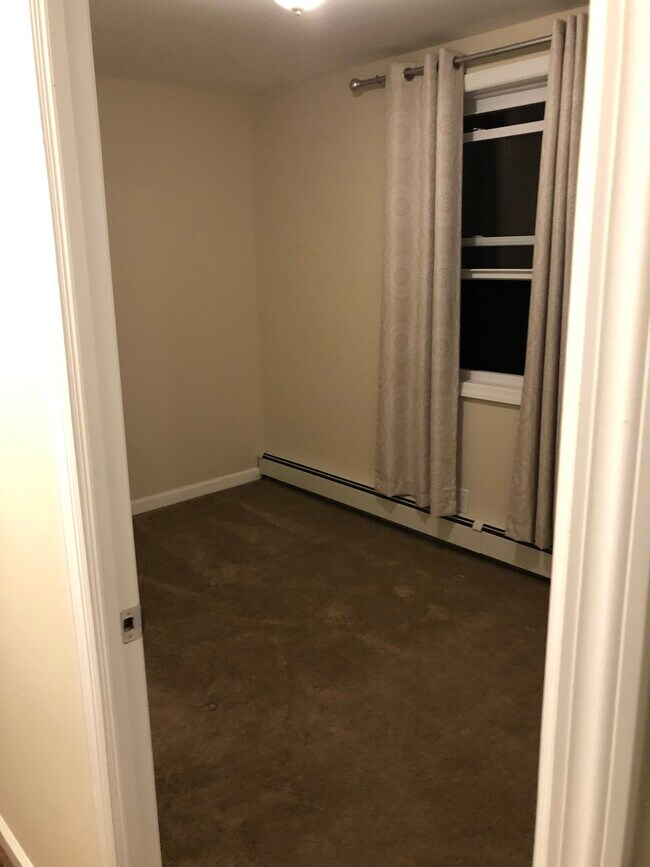 Photo - 17 Dorchester Rd Unit Room 2