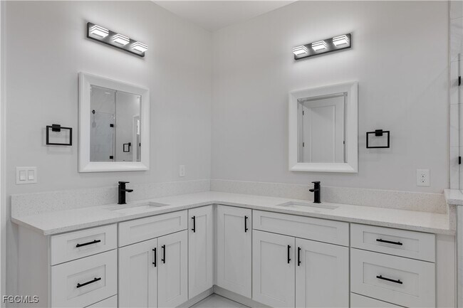 Photo - 521 NW 5th St