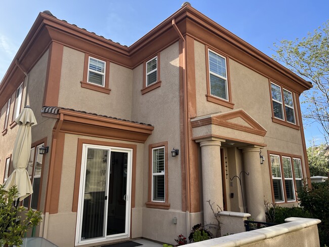 Building Photo - 590 Selby Lane