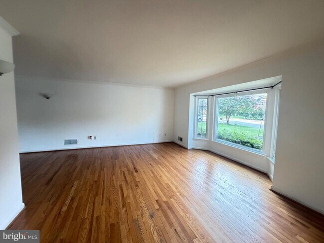 Photo - 5808 Greentree Rd