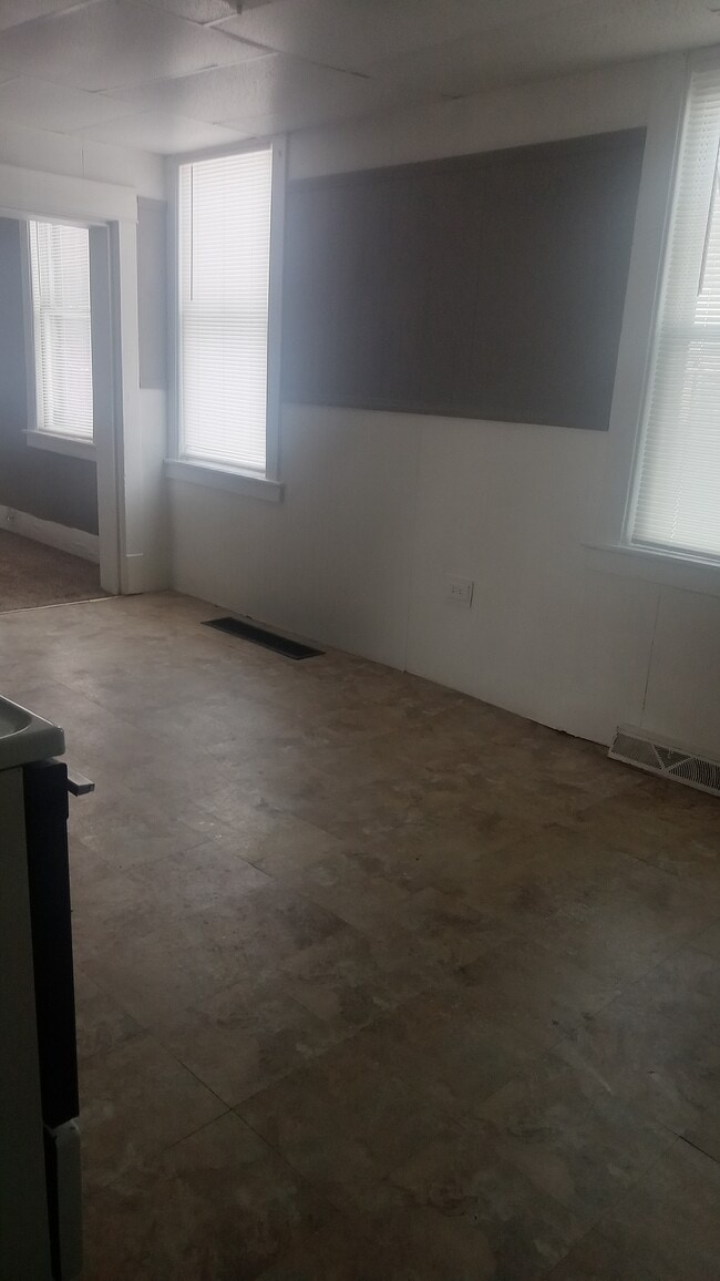 Photo - 1608 Poplar St