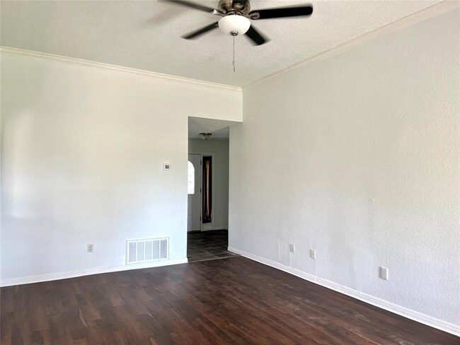 Photo - 107 Hague St