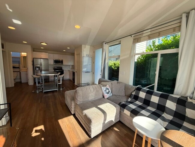 Photo - Fully Furnished - 9 Bed 3 Bath U-District Home!