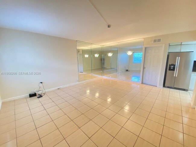 Building Photo - 801 Meridian Ave Unit 2E