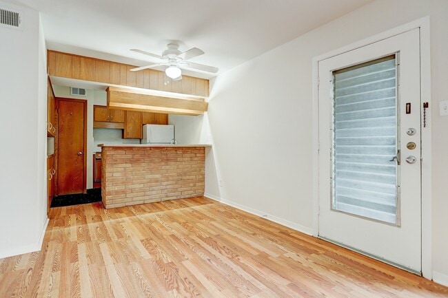 Photo - 3703 Roseland St Unit 8