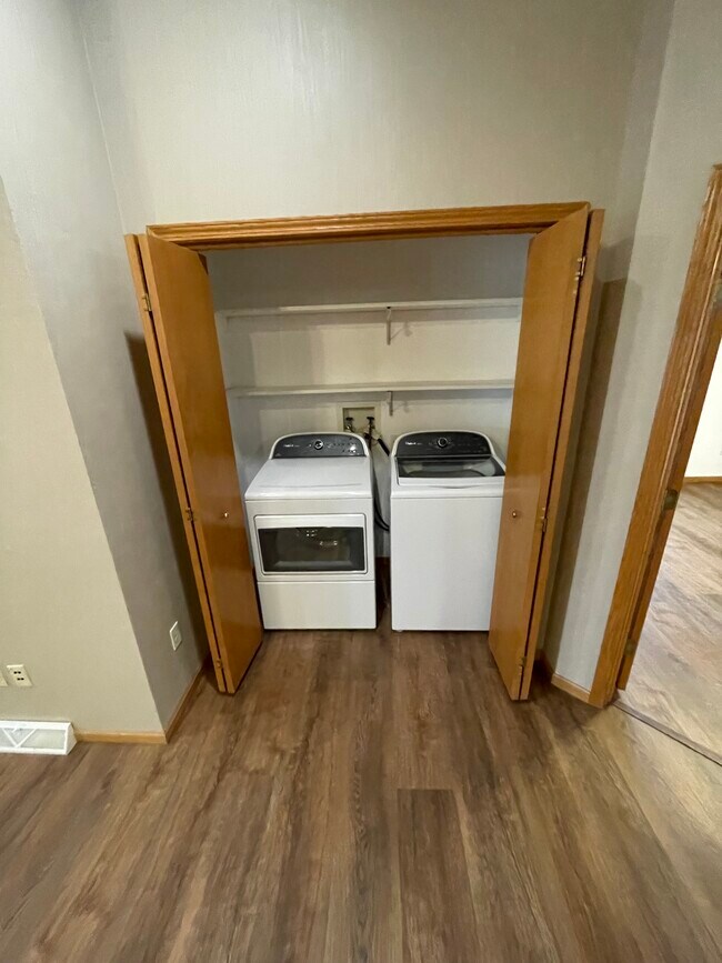 laundry - 1500 Packers Ct Unit 1