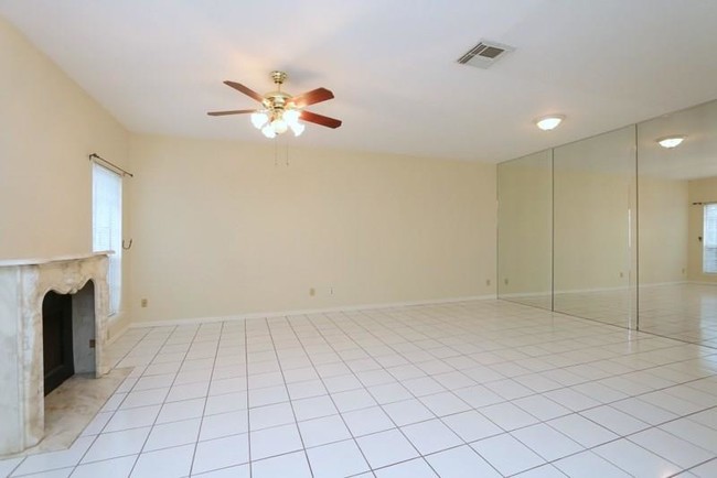 Photo - 4001 Tanglewilde St Condo Unit 301