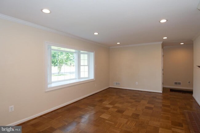 Photo - 6400 Japonica St