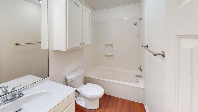 Photo - Charming 2/2.5 Condo at Canterbury Near Ba...