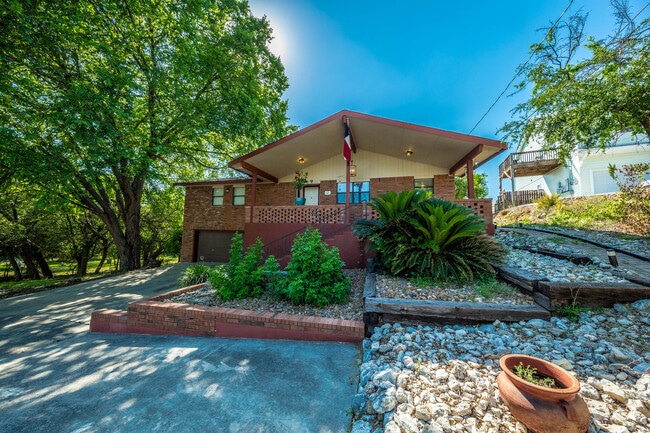Photo - 1267 E Common St House