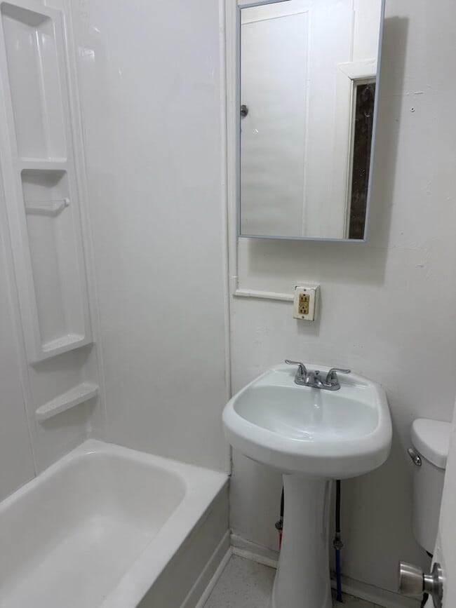 Photo - 2318 Upland St Unidad 1st Floor