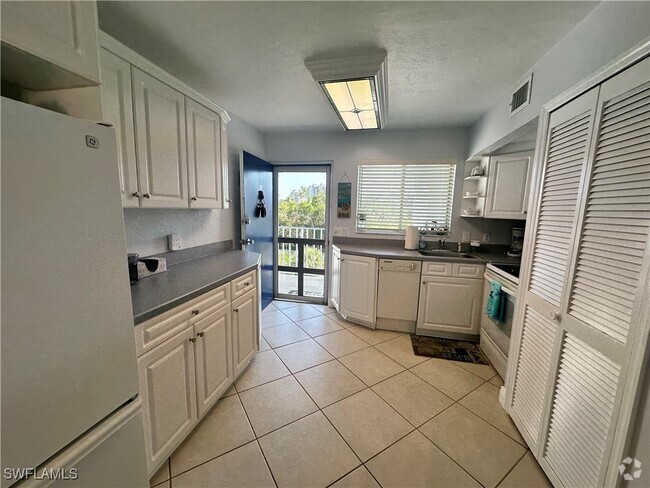 Building Photo - 377 Vanderbilt Beach Rd Unit 303 Rental