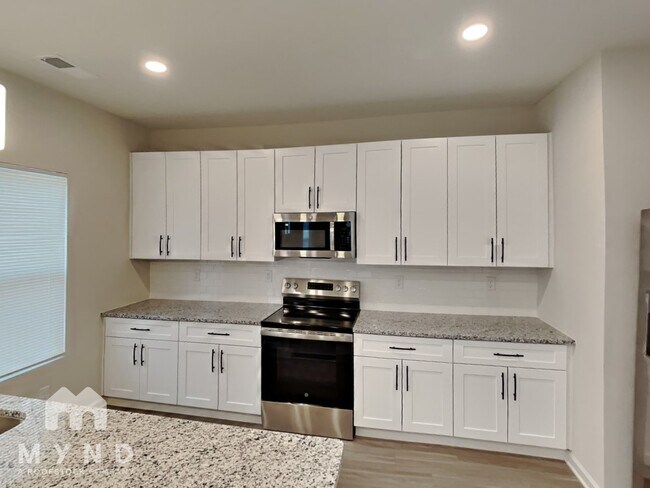 Photo - 1411 Lake St