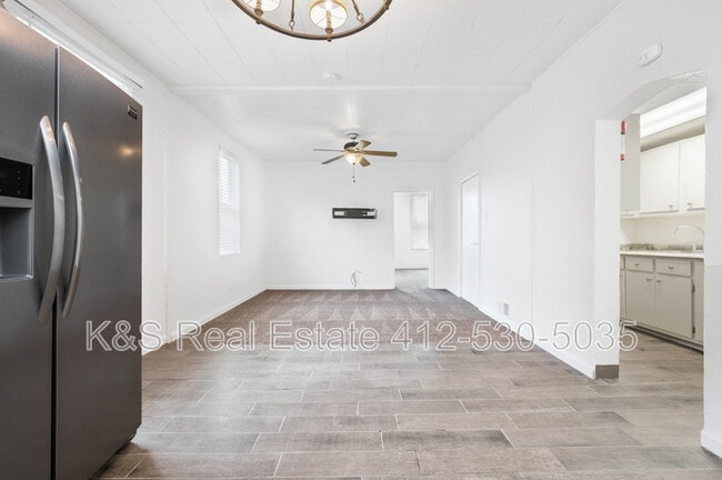 Photo - 2410 Collins St