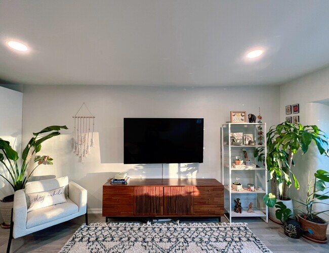 Photo - 3175 McDowell St