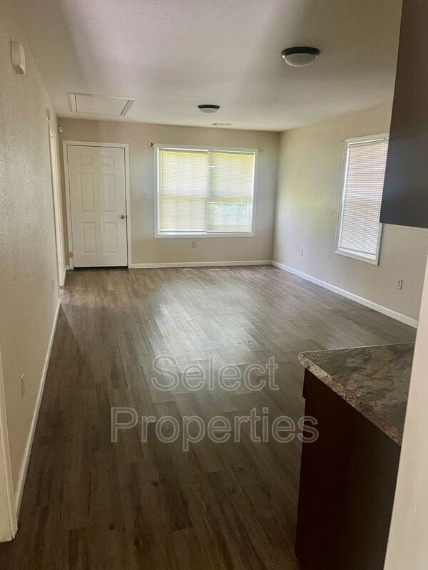 Photo - 127 Drake St