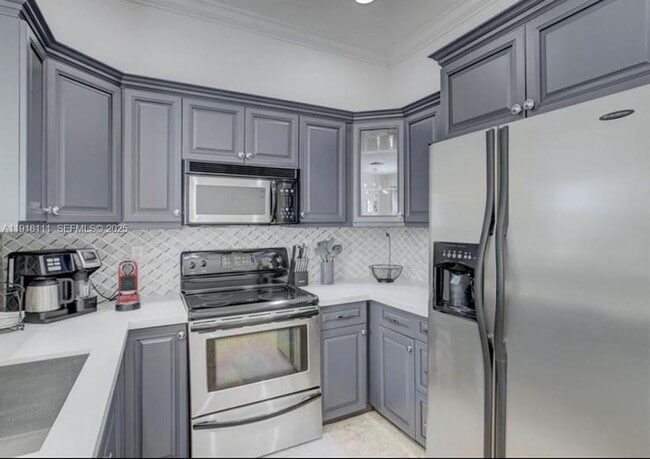 Building Photo - 601 NE 11th Ave