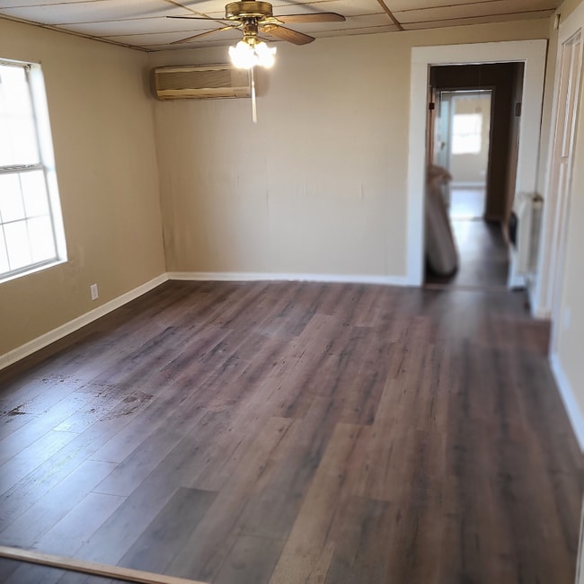 Photo - 2300 W Jefferson St