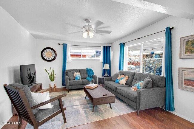 Photo - 10037 Kenworthy St