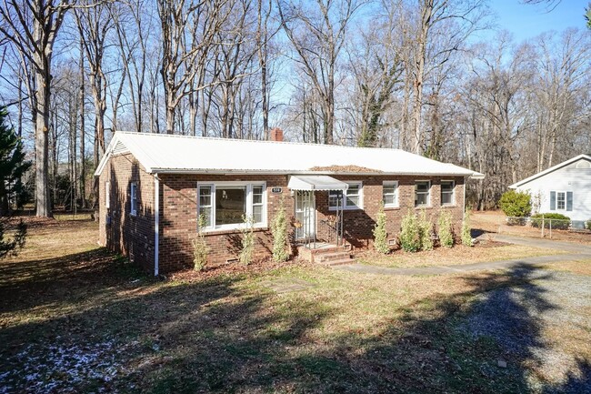 Building Photo - Gorgeous Three Bedroom Home!